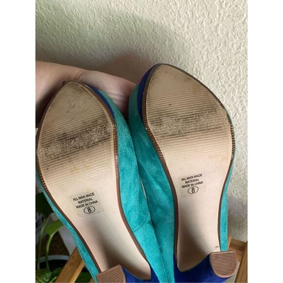 ‎Heart In D Multicolored Pumps - Picture 4 of 5